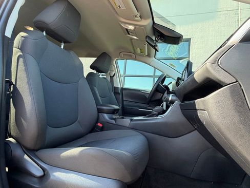 Used 2022 Toyota RAV4 LE AWD/4WD image 10