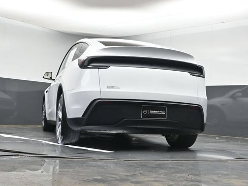 Used 2026 Tesla Model Y 2WD image 26