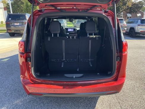 New 2026 Chrysler Voyager LX image 7