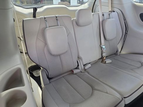 Used 2019 Chrysler Pacifica Limited FWD image 15