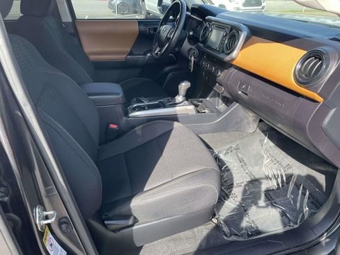 Used 2017 Toyota Tacoma SR5 w/ Tow Package image 46