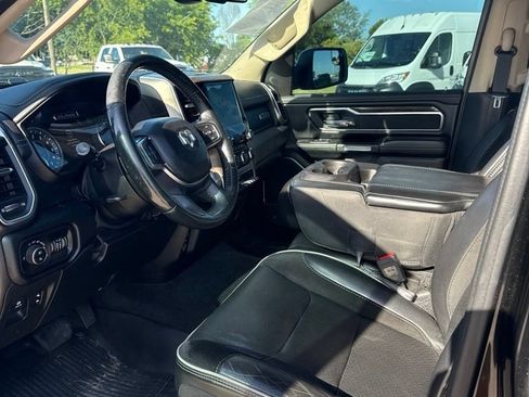 Used 2019 RAM 1500 Laramie AWD/4WD image 10