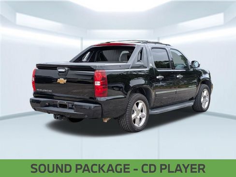 Used 2013 Chevrolet Avalanche LTZ RWD image 6