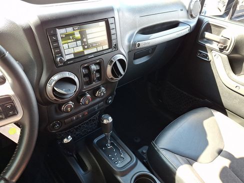 Used 2017 Jeep Wrangler Unlimited Sport AWD/4WD image 28