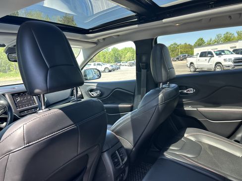 Used 2021 Jeep Cherokee Trailhawk w/ Sun, Sound & Nav Group AWD/4WD image 13