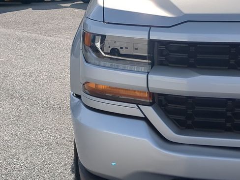 Used 2018 Chevrolet Silverado 1500 Custom w/ Custom Value Package image 8