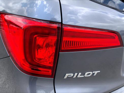 Used 2016 Honda Pilot Touring image 27