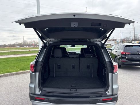 Used 2024 GMC Acadia Elevation w/ Luxury Package FWD image 7