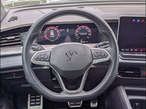 Certified 2025 Volkswagen Tiguan SE R-Line AWD/4WD image 12