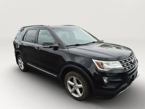 Used 2016 Ford Explorer XLT w/ Equipment Group 202A AWD/4WD image 7