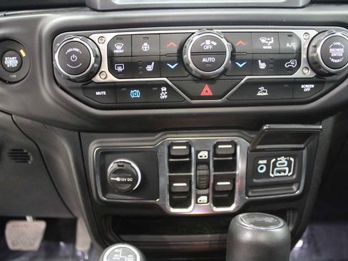 Used 2023 Jeep Wrangler Unlimited Sahara w/ Cold Weather Group AWD/4WD image 32