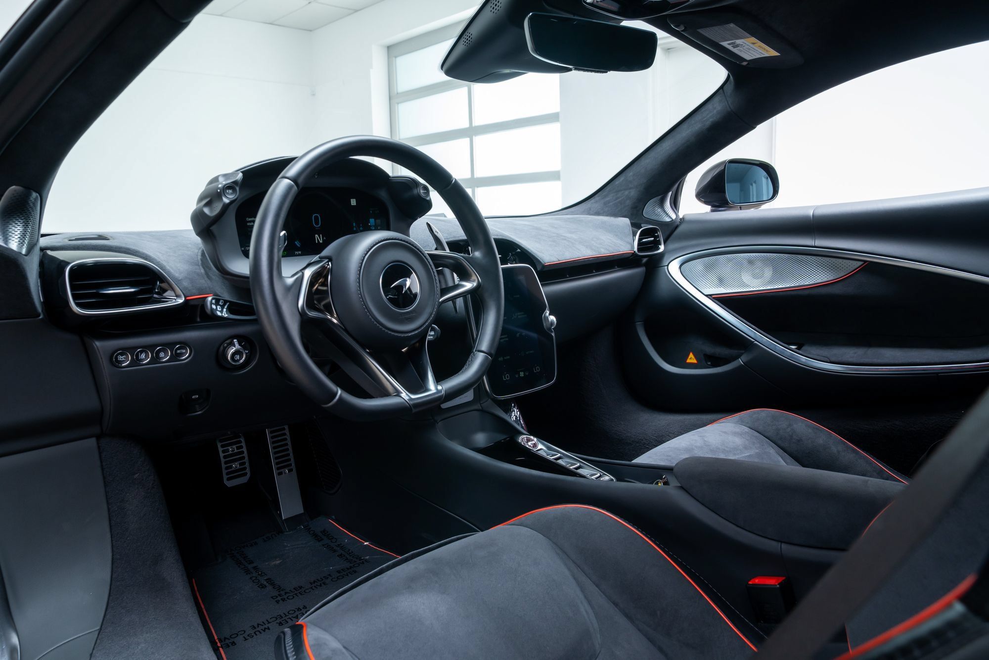 Used 2024 McLaren Artura RWD image 35