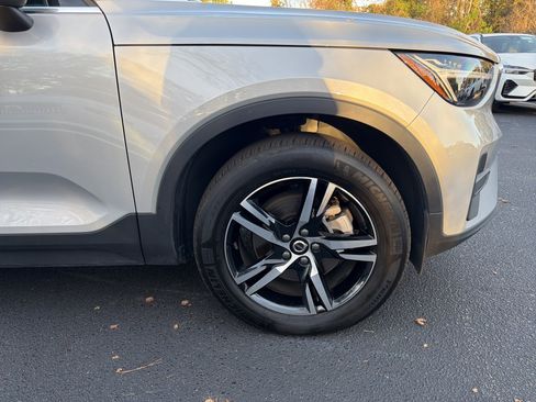 Certified 2025 Volvo XC40 B5 Core image 13