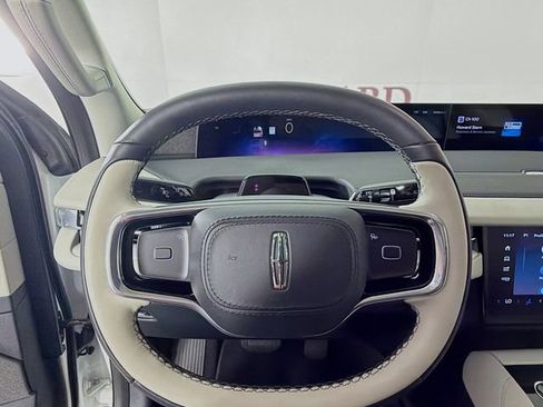 New 2026 Lincoln Navigator L Reserve AWD/4WD image 11