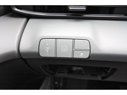 Used 2024 Hyundai Elantra Limited image 19