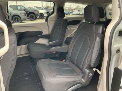 Used 2023 Chrysler Voyager LX image 51
