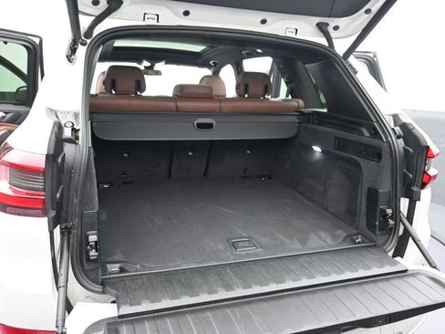 Used 2023 BMW X5 xDrive40i w/ Luxury Seating Package AWD/4WD image 17