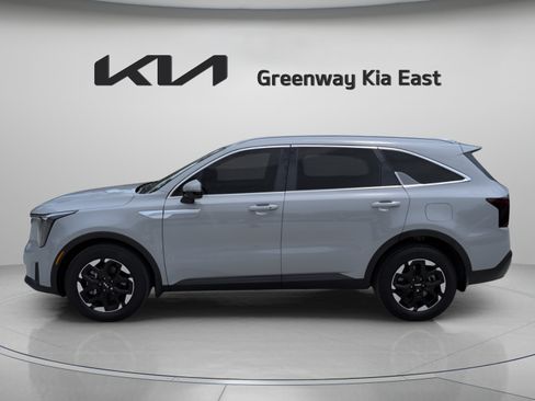 Certified 2025 Kia Sorento S FWD image 9