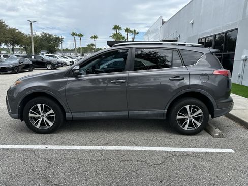 Used 2018 Toyota RAV4 XLE FWD image 5