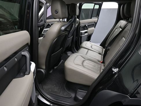 Used 2022 Land Rover Defender 110 S image 21