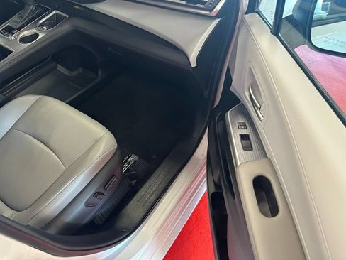 Certified 2025 Toyota Sienna XLE AWD/4WD image 14