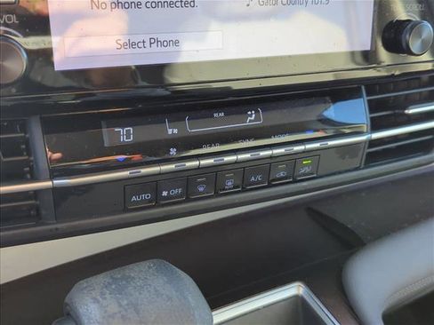 Used 2022 Toyota Sienna LE image 19