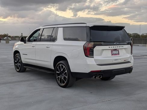 Used 2025 Chevrolet Suburban RST RWD image 8