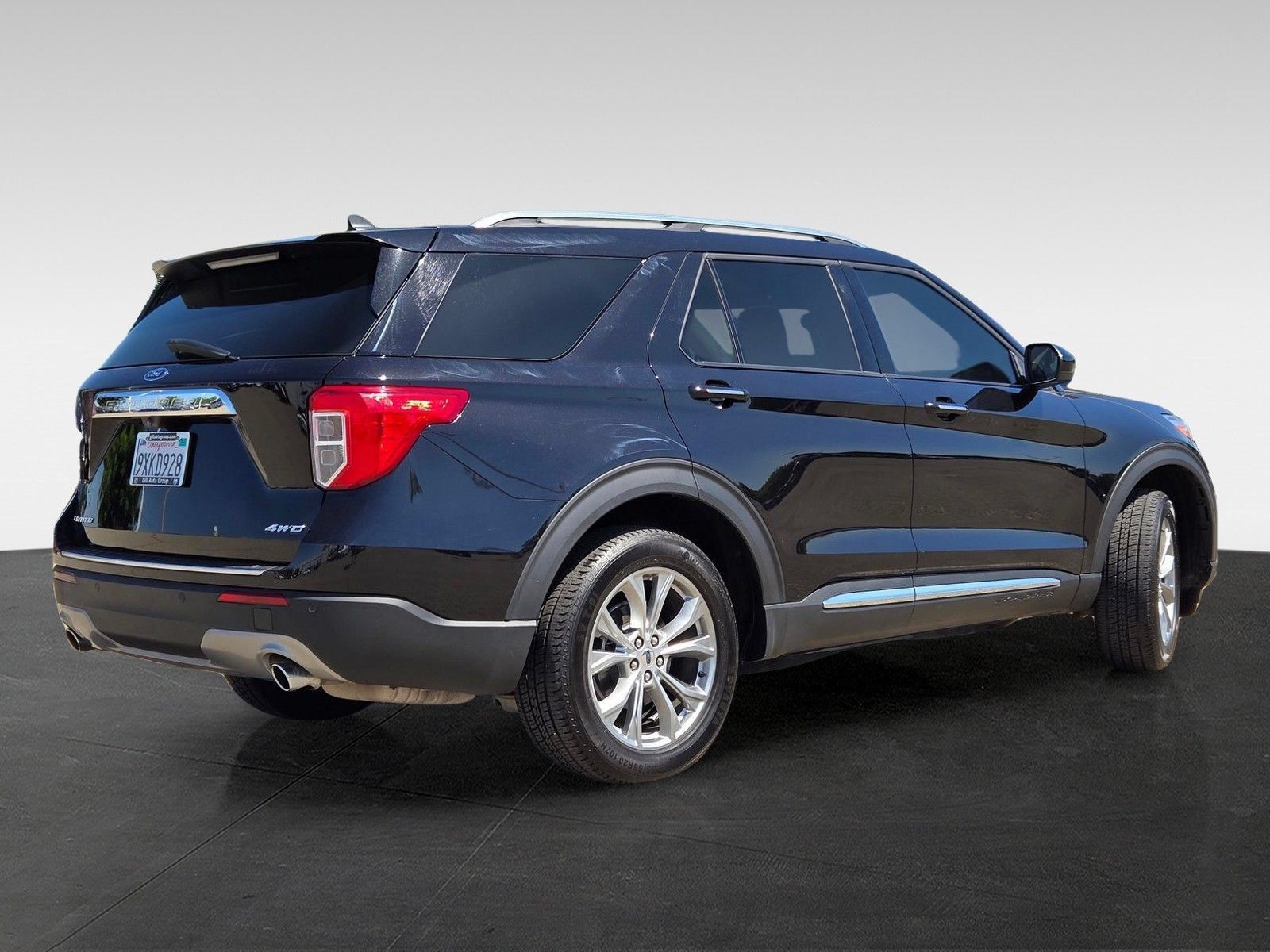 Used 2024 Ford Explorer Limited AWD/4WD image 5