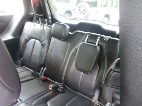 Used 2026 Chrysler Pacifica Select FWD image 11