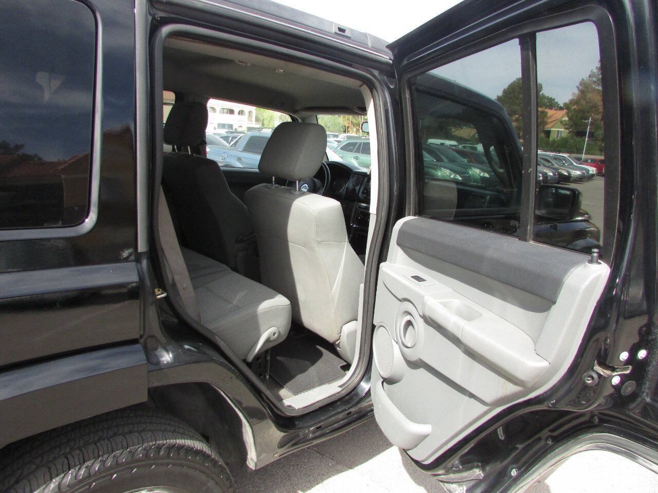 Used 2007 Jeep Commander Sport RWD image 13