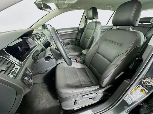 Used 2019 Volkswagen e-Golf SEL Premium FWD image 13