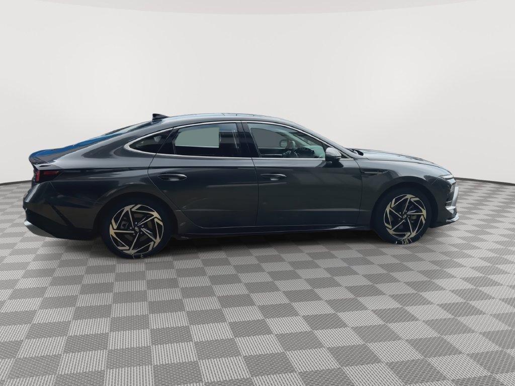 Used 2024 Hyundai Sonata SEL w/ Convenience Package FWD image 9