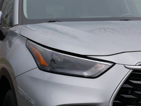 Used 2023 Toyota Highlander L image 16