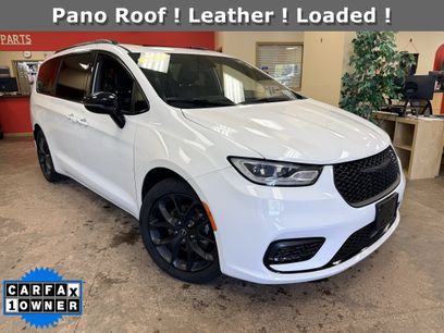 Used 2025 Chrysler Pacifica Limited