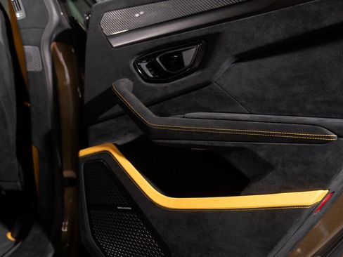 Used 2024 Lamborghini Urus Performante AWD/4WD image 33
