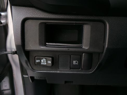 Used 2018 Toyota Tacoma SR w/ SR Convenience Package RWD image 30
