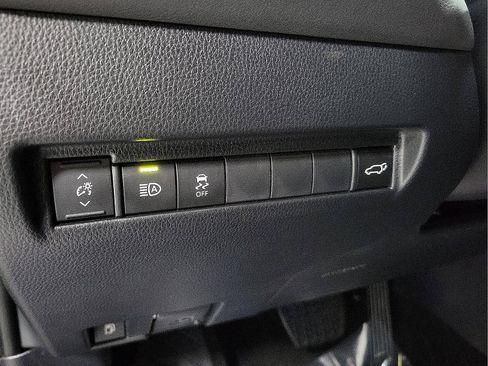 Certified 2024 Toyota Venza XLE image 14