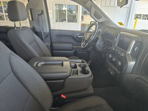Used 2022 Chevrolet Silverado 1500 LT AWD/4WD image 3