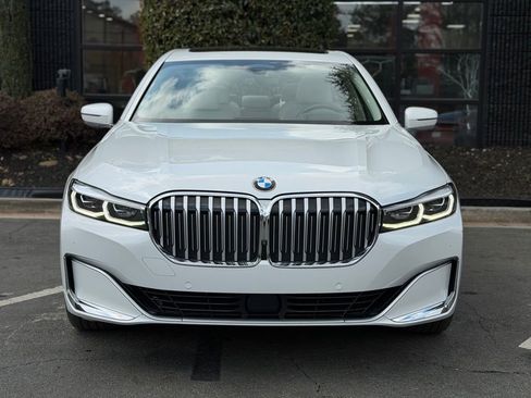 Used 2022 BMW 750i xDrive w/ Luxury Rear Seating Package image 3