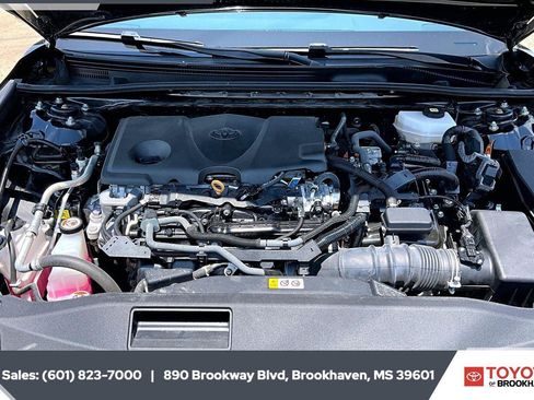 Used 2025 Toyota Camry SE w/ Convenience Package FWD image 8