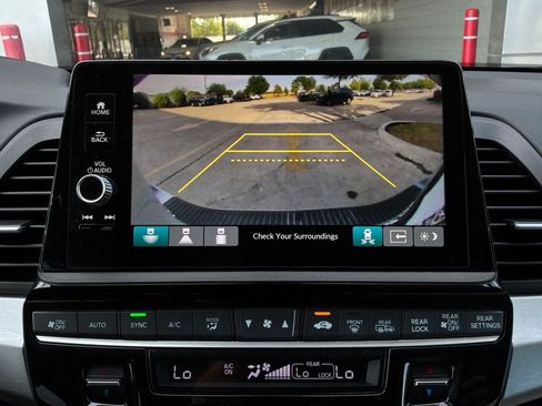 Used 2025 Honda Odyssey Touring image 45