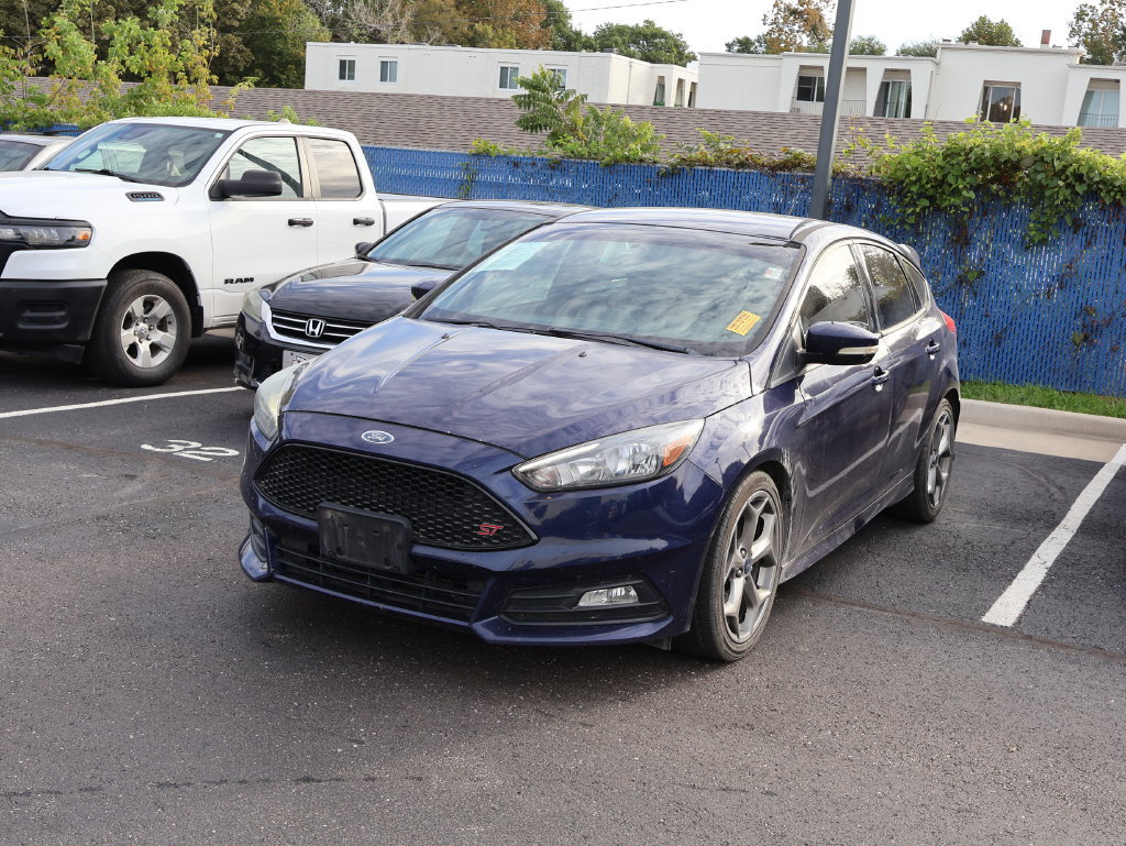 Used 2017 Ford Focus ST FWD image 3