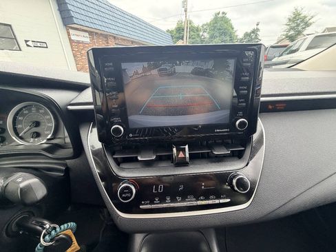 Used 2022 Toyota Corolla LE FWD image 5