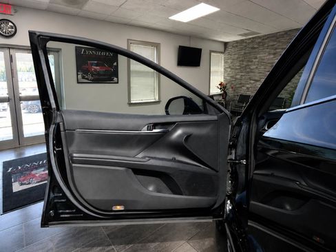 Used 2018 Toyota Camry SE FWD image 10