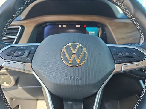 Used 2025 Volkswagen Atlas SE FWD image 23