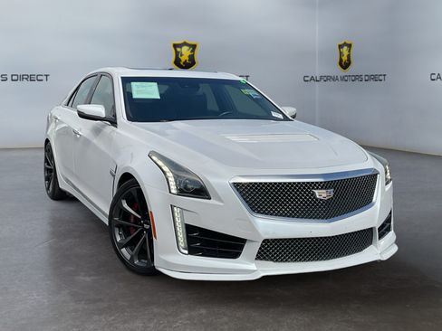 Used 2018 Cadillac CTS V w/ Luxury Package RWD image 3