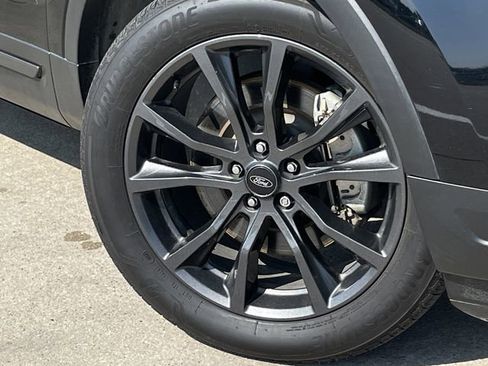 Used 2018 Ford Explorer XLT w/ Equipment Group 202A FWD image 9