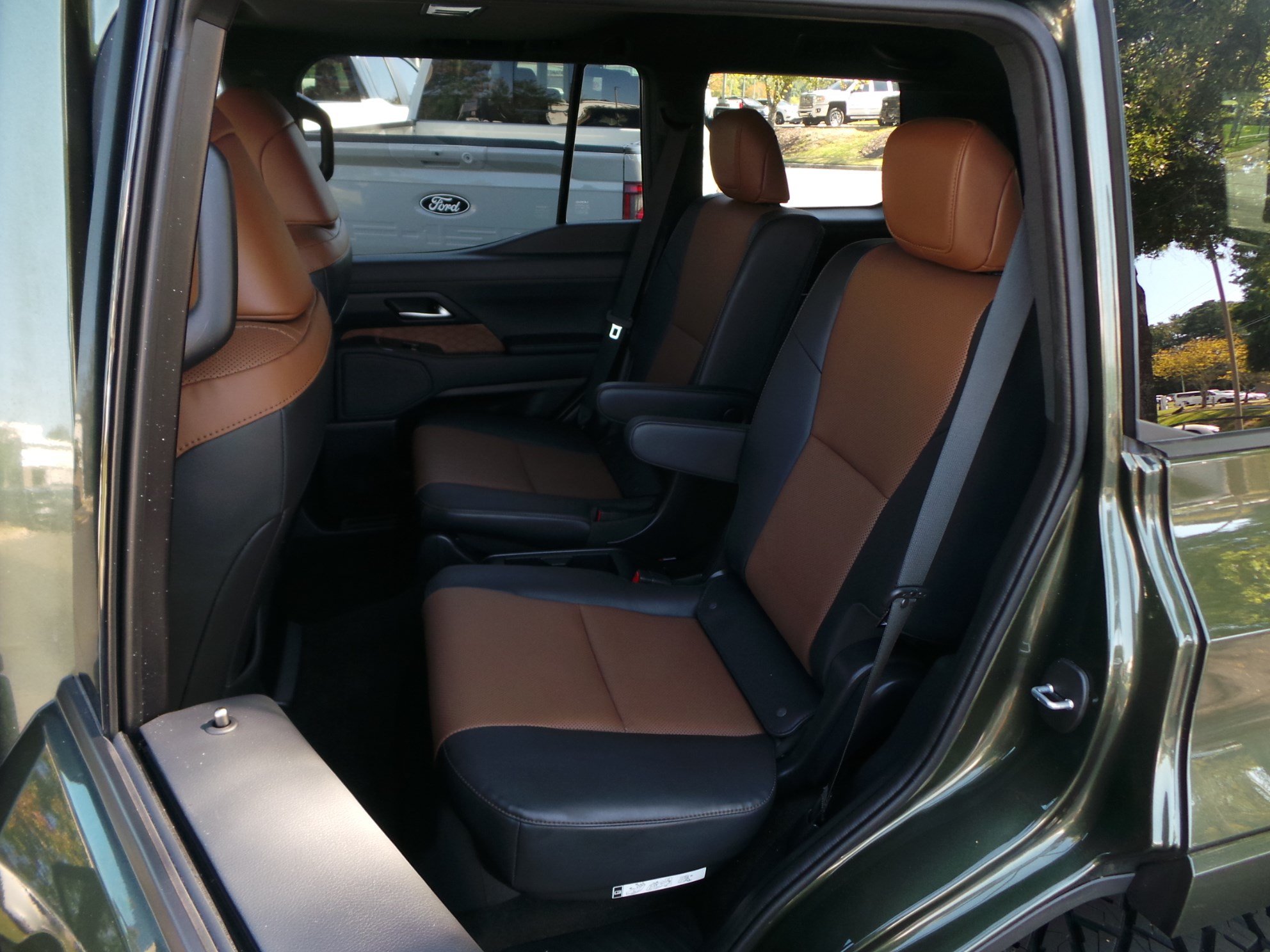 Used 2025 Lexus GX 550 w/ Accessory Package (2T) AWD/4WD image 12