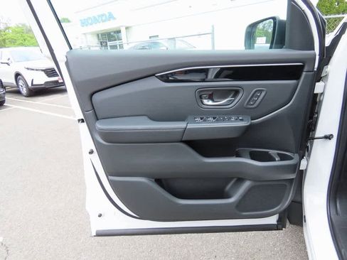 New 2025 Honda Pilot Touring image 18