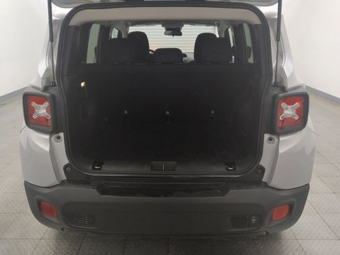 Used 2020 Jeep Renegade Latitude FWD image 29